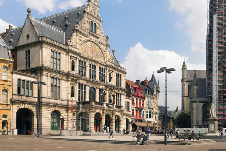 Koninklijke Nederlandse Schouwburg, Theater von Gent, Platz