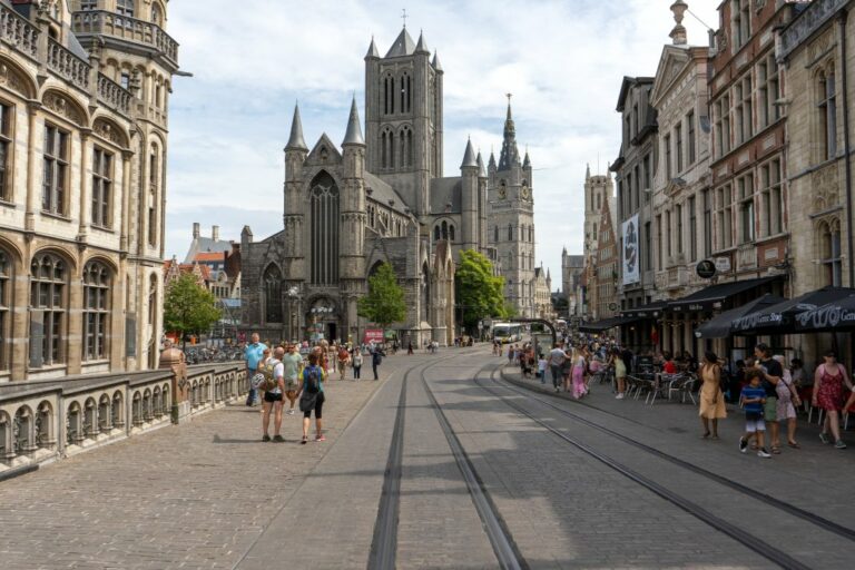 Stadtzentrum von Gent mit Blick auf eine Kirche