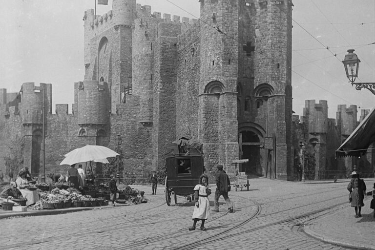 Burg Gravensteen, Markt, Pferdewagen, Fußgänger, Mädchen blickt in die Kamera, historische Aufnahme