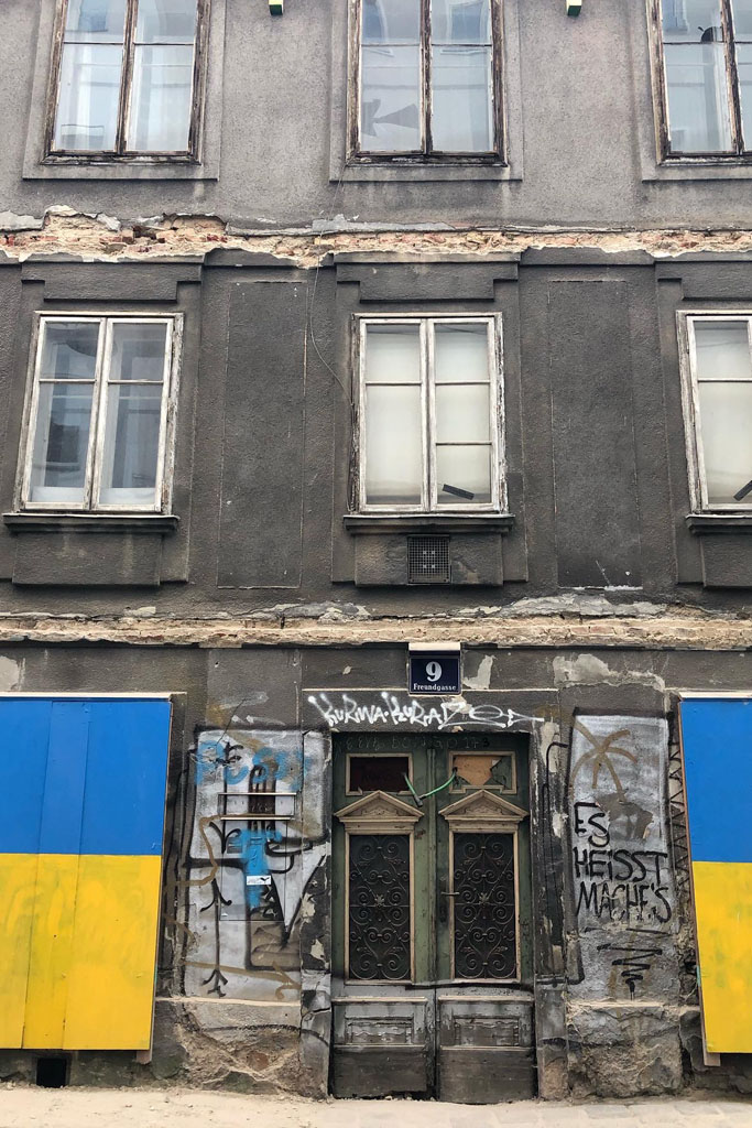 Biedermeierhaus in Wien-Wieden in schlechtem Bauzustand