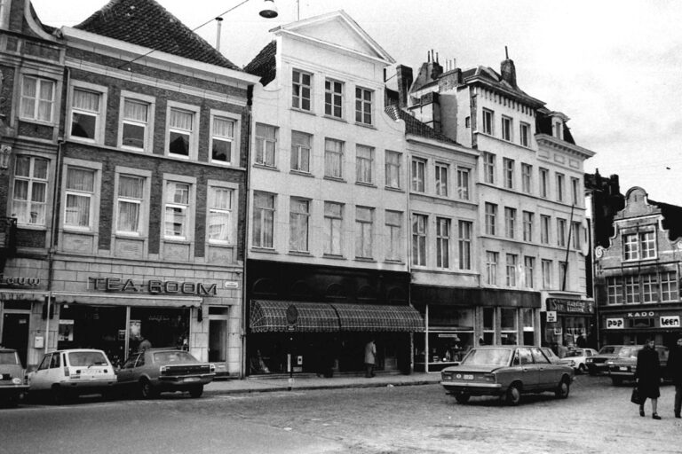 Häuser in Gent, Geschäfte, Autos, alte Aufnahme