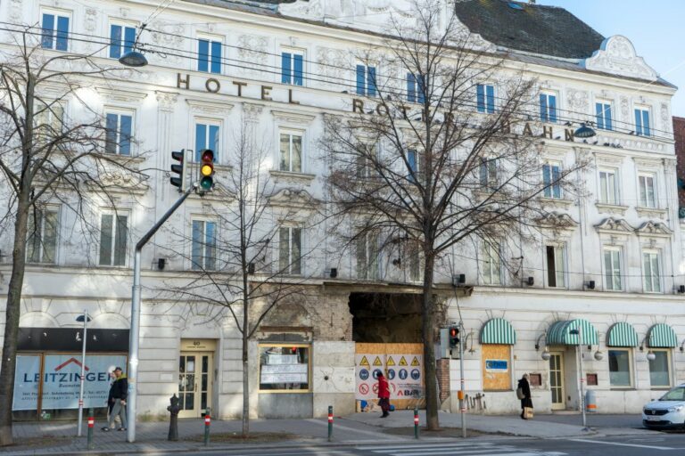 leerstehendes Hotel in der Landstraßer Hauptstraße, historisches Gebäude