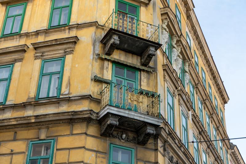 Mehr über den Artikel erfahren Gründerzeit-Ensemble am Mariahilfer Gürtel verfällt