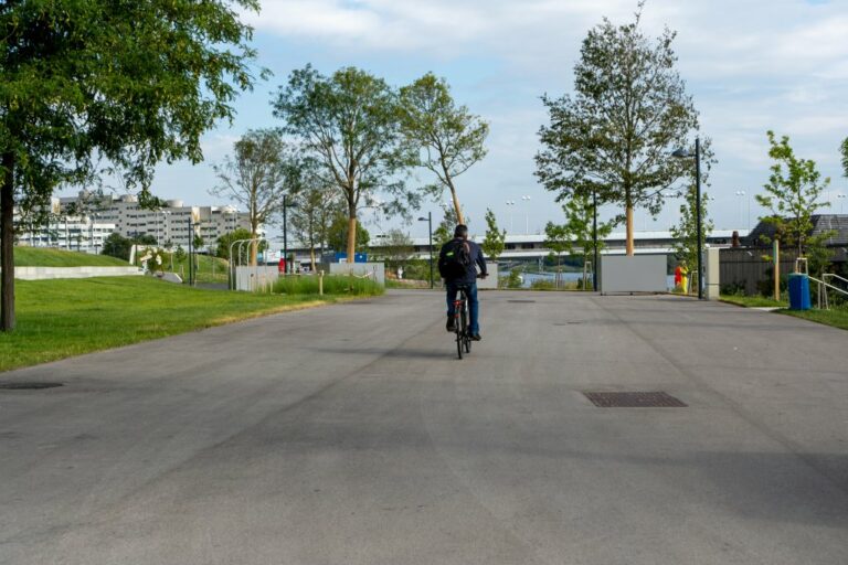 Radfahrer auf dem Copa Beach in Wien