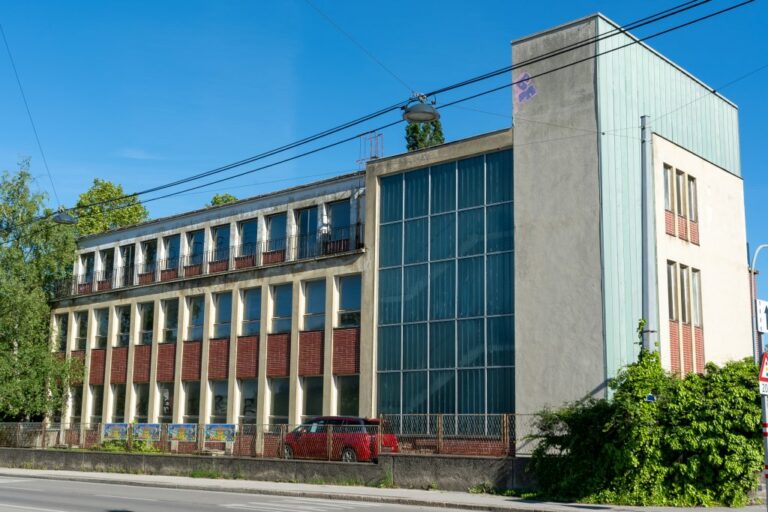 Fabrikgebäude in Aspern, Wien-Donaustadt