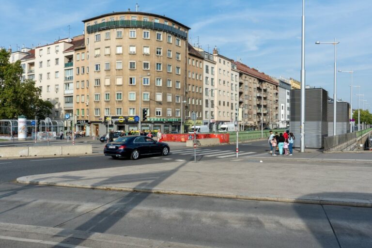 Südtiroler Platz beim Wiener Hauptbahnhof, Nachkriegsarchitektur