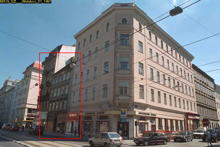 Biedermeierhaus zwischen Gründerzeithäusern in Wien-Josefstadt, altes Foto