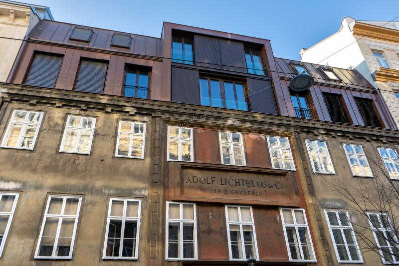Mehr über den Artikel erfahren Hermanngasse 17: Neues Dach für altes Haus