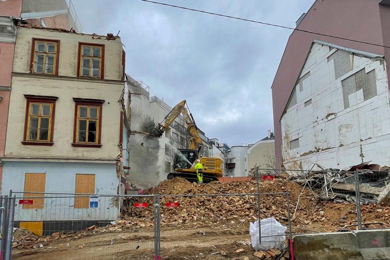 Mehr über den Artikel erfahren Sperrgasse 13: Altbau abgerissen