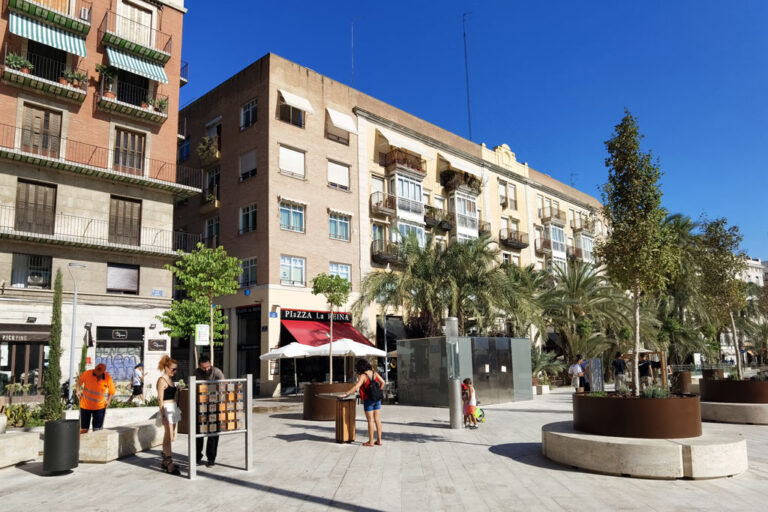 Plaça de la Reina, Fußgängerzone auf einem Platz in der Altstadt von Valencia