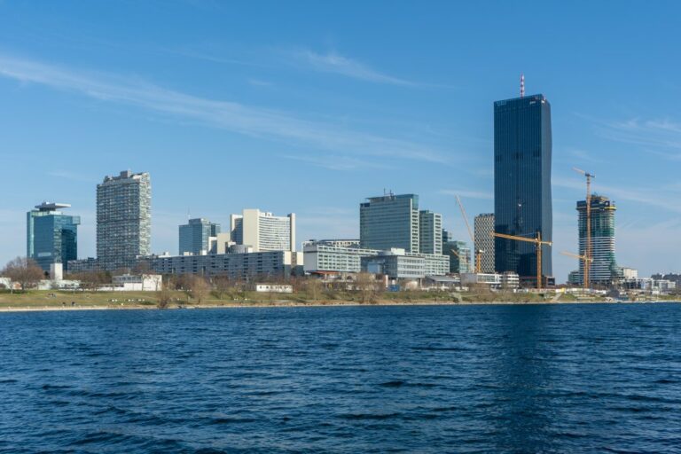 Aufnahme der Donau City von der Donauinsel aus