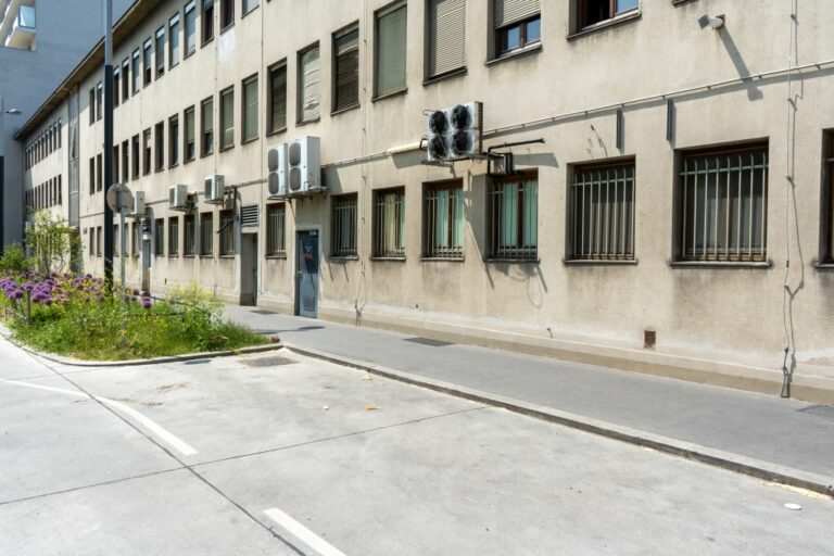 Gebäude und öffentlicher Raum beim Westbahnhof, 1150 Wien, Langauergasse