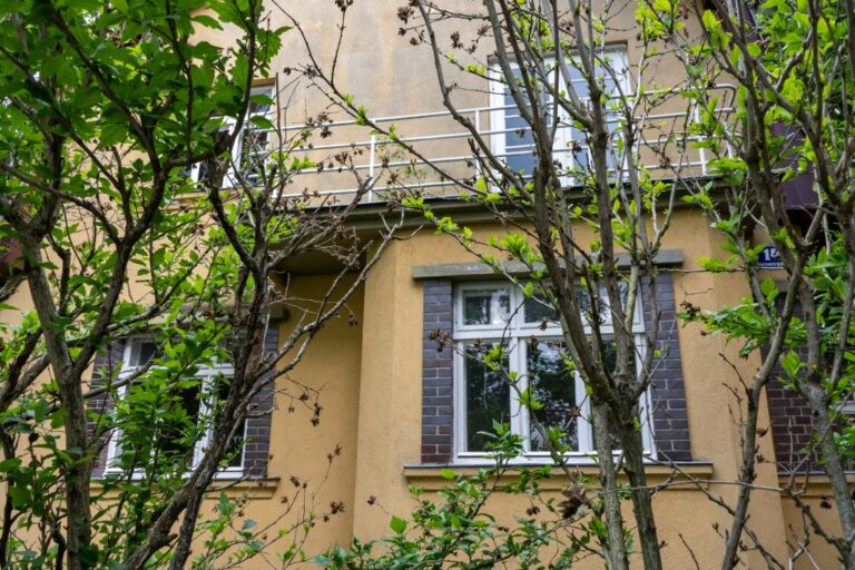 Fassade eines Hauses in Döbling, Gersunygasse, Architektur der Zwischenkriegszeit