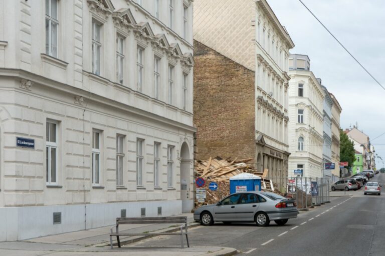 Lacknergasse mit Baulücke nach Hausabriss