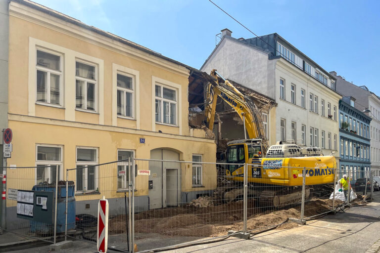 Altbau in Wien-Hernals wird abgebrochen