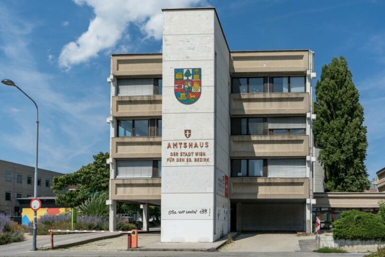 Zentrum Kagran, Meitnergasse, Gebäude der 1960er-Jahre