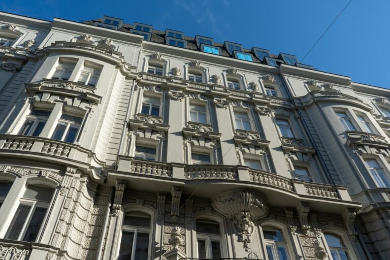 Jahrhundertwendehaus in Wien-Wieden mit ausgebautem Dach