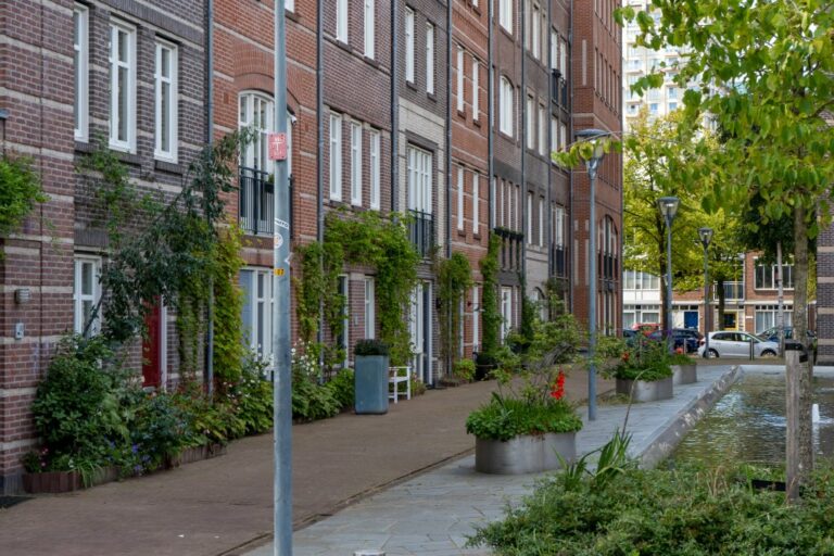 Wohnhäuser mit Begrünung in Rivierenbuurt, Den Haag