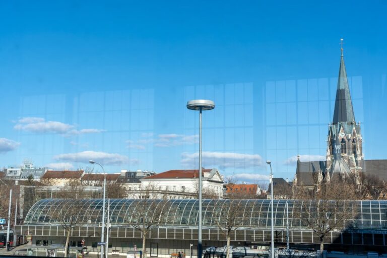 Lazaristenkirche, Westbahnhof, U-Bahn-Station