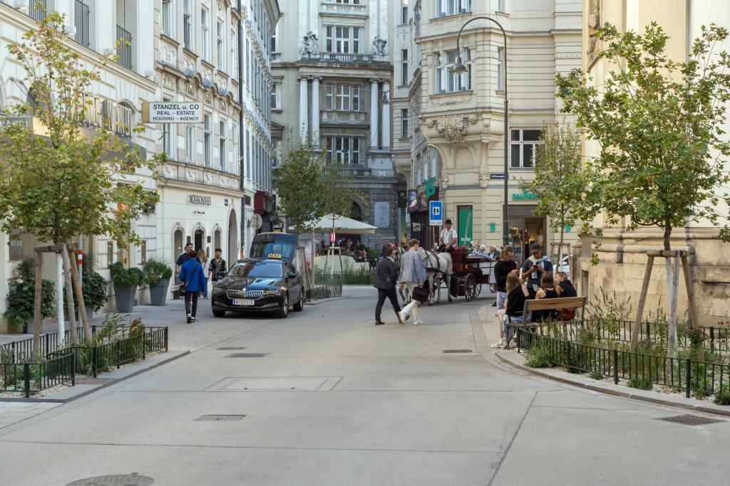Mehr über den Artikel erfahren Petersplatz runderneuert