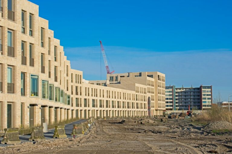 langes Wohngebäude in Delft wird gebaut