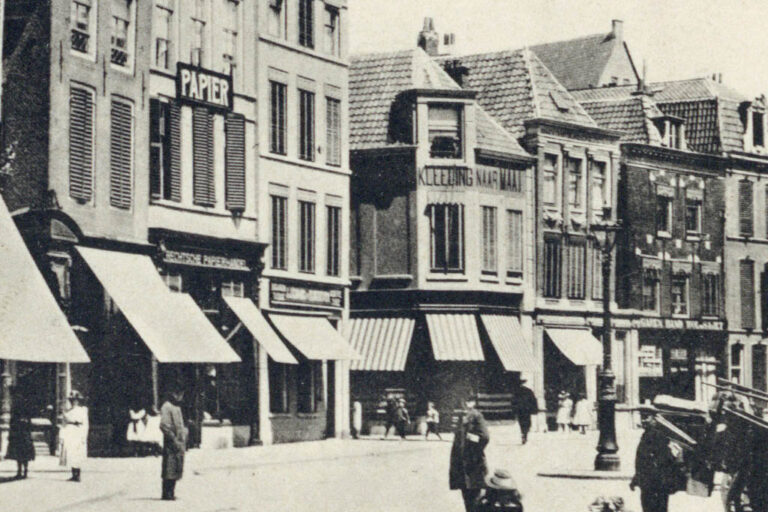 historische Aufnahme eines Platzes