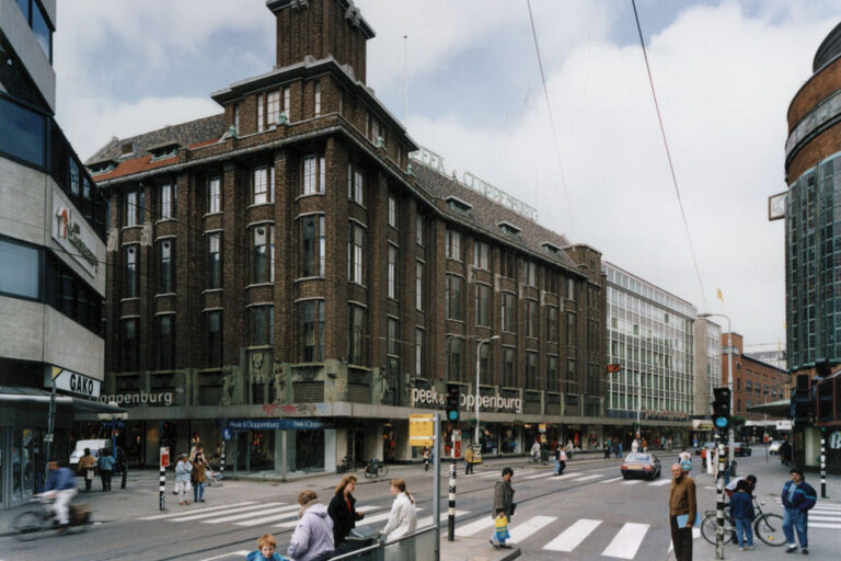 Einkaufsstraße, Zebrastreifen, Fußgänger