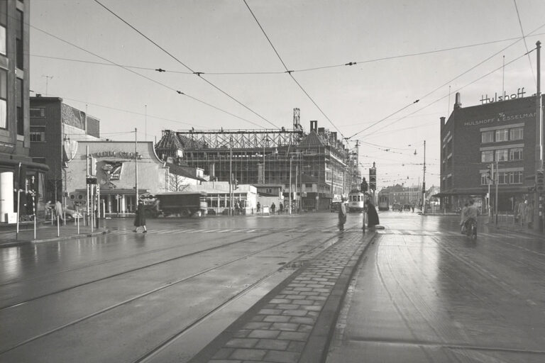 Straßenkreuzung in Den Haag