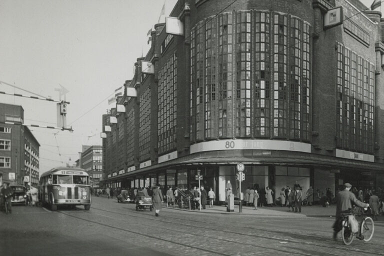 Kaufhaus, Straße