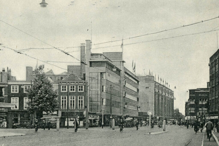 alte Aufnahme einer Straßenkreuzung in Den Haag