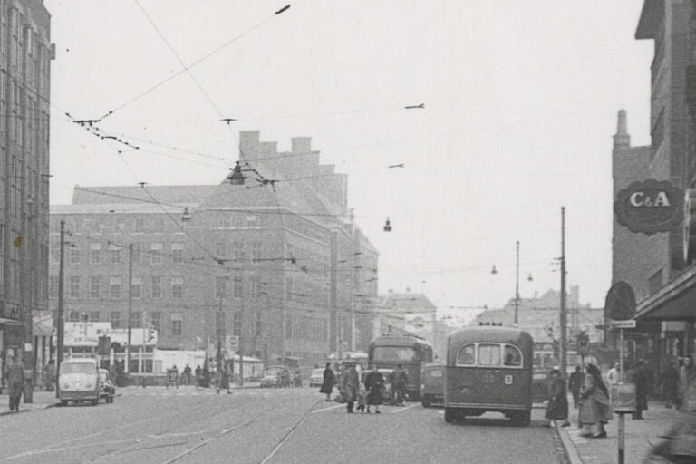 Straßenkreuzung in Den Haag
