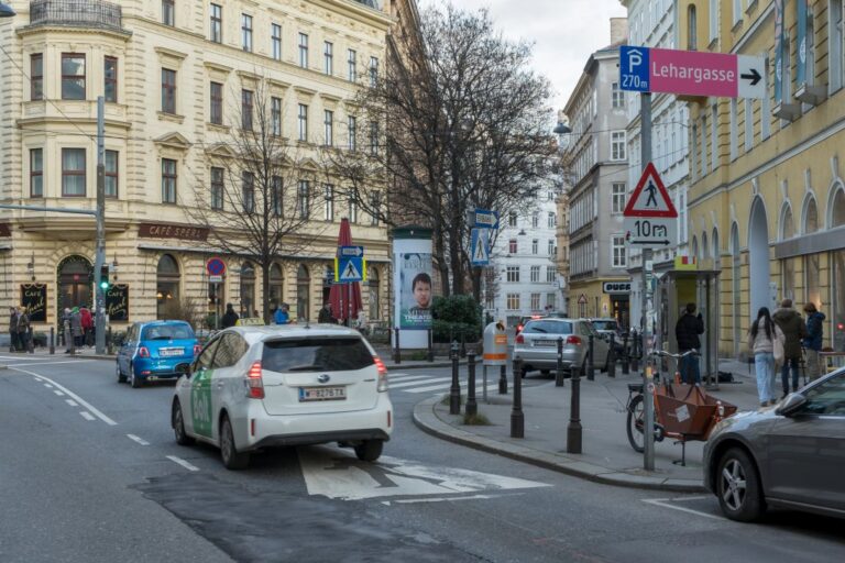 Abzweigung der Lehargasse von der Gumpendorfer Straße beim Café Sperl