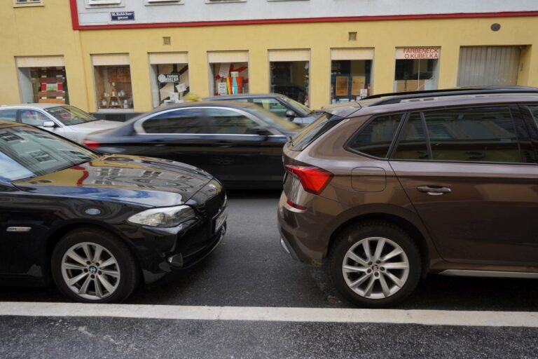 Autos, Fahrbahn, Gehsteig, Asphalt, Geschäft