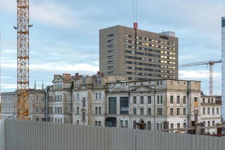 historisches Klinikgebäude in Wien-Alsergrund, Baustelle, Hochhaus