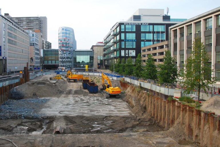 Errichtung eines Kanals nahe dem Utrechter Hauptbahnhof