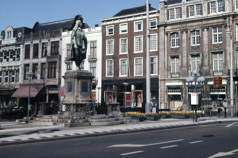 Statue auf einem Platz