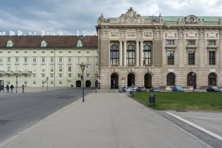 Hofburg, Heldenplatz