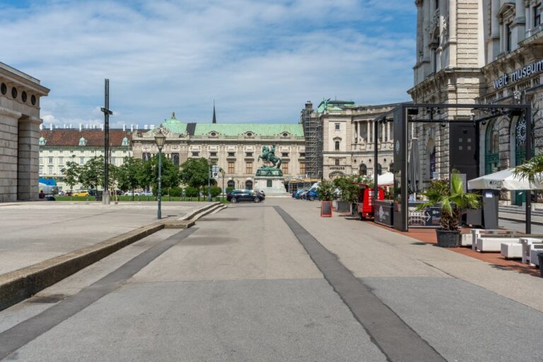 Heldenplatz, Asphalt, Hofburg