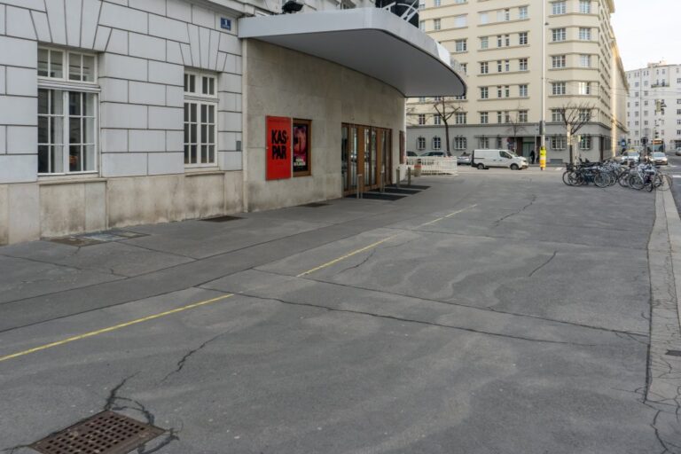 Gehsteig, Asphalt, Gebäude, Theater, Vordach