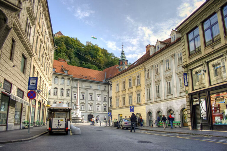 Straße in der Altstadt von Laibach, Slowenien