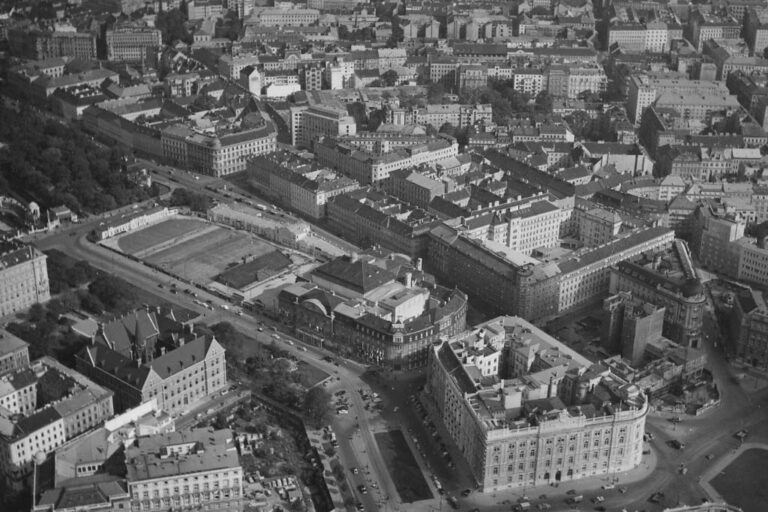 Luftaufnahme von Wien aus den 1950ern