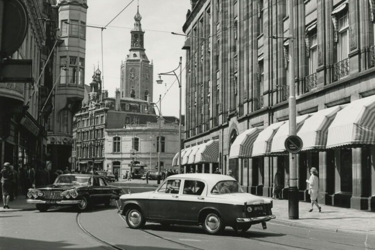 altes Foto einer Straße im Zentrum von Den Haag