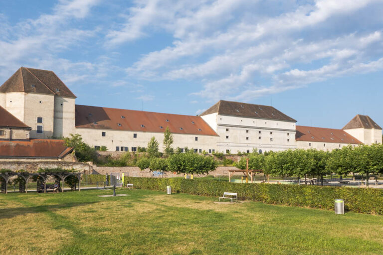 Schloss mit Garten in Wien-Simmering