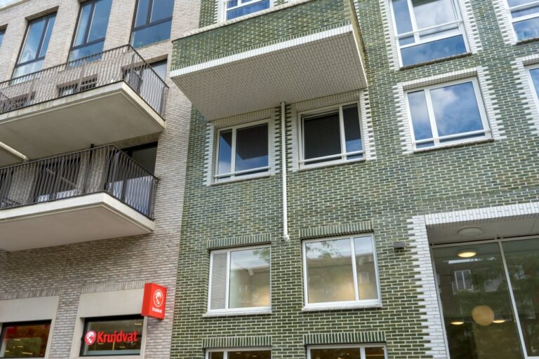 Fassaden von Wohnhäusern mit Balkonen im Leidsche Rijn Centrum
