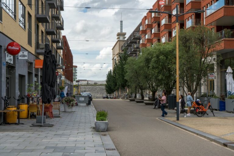 Straße in einem Stadtentwicklungsgebiet in Utrecht, Niederlande