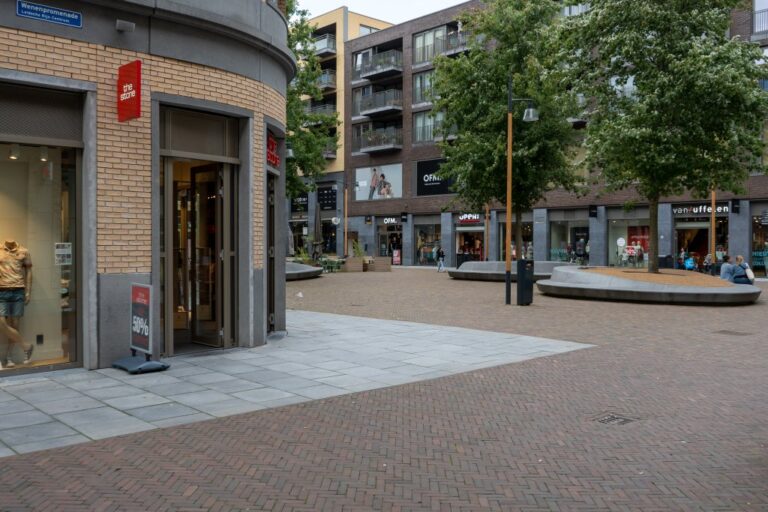 verkehrsberuhigter Platz im Stadtentwicklungsgebiet Leidsche Rijn Centrum