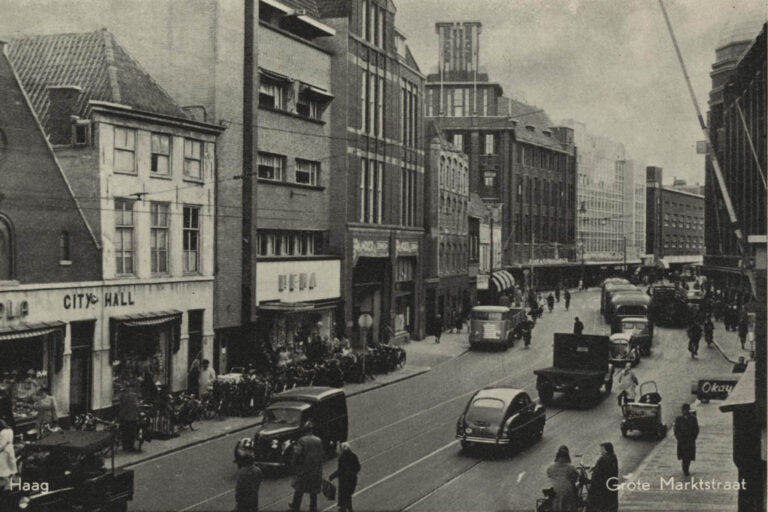 Straße in den Niederlanden, Autoverkehr, Fußgänger