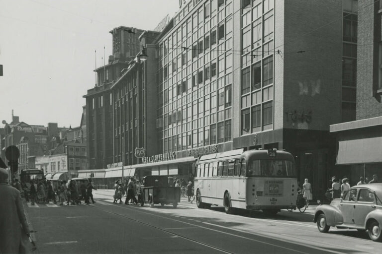 Grote Marktstraat, Autobus