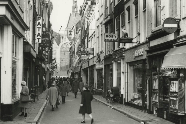 Fußgänger, schmale Gasse, Den Haag