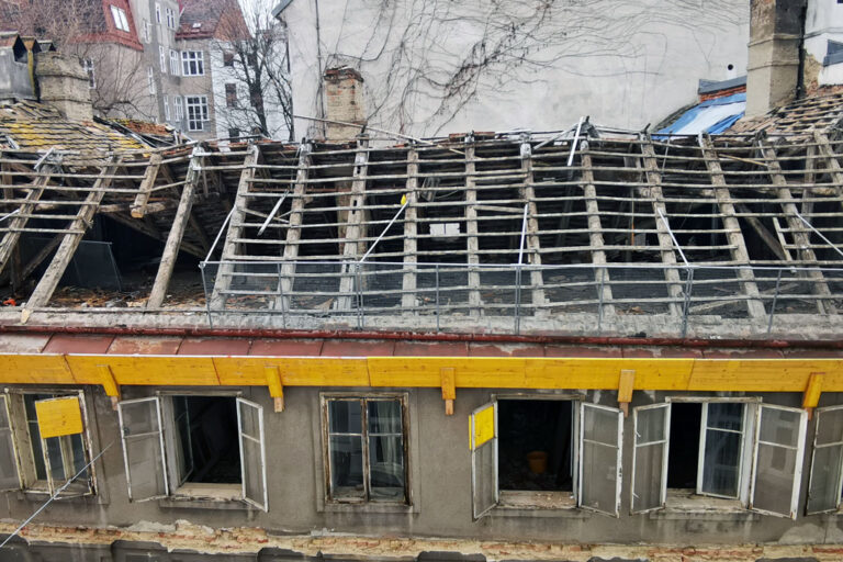 Dachstuhl eines denkmalgeschützten Hauses in Wien-Wieden